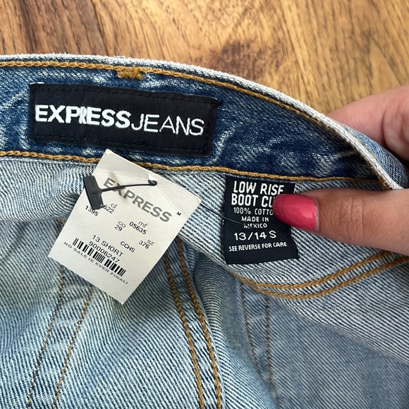 NWT Express Jeans Woman’s Low Rise Boot Cut Short Jeans Size 13/14 - Picture 4 of 7